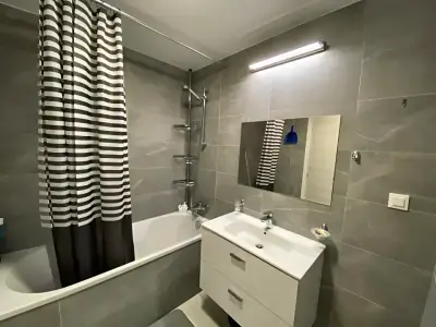 Apartament inchiriere Sector 2 Bucuresti baie cu cada